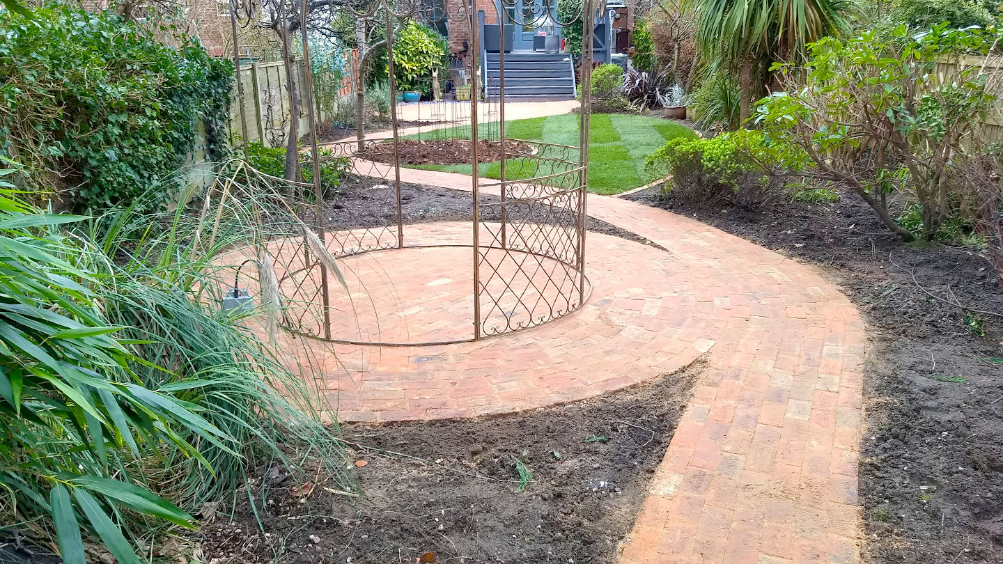 circular patio